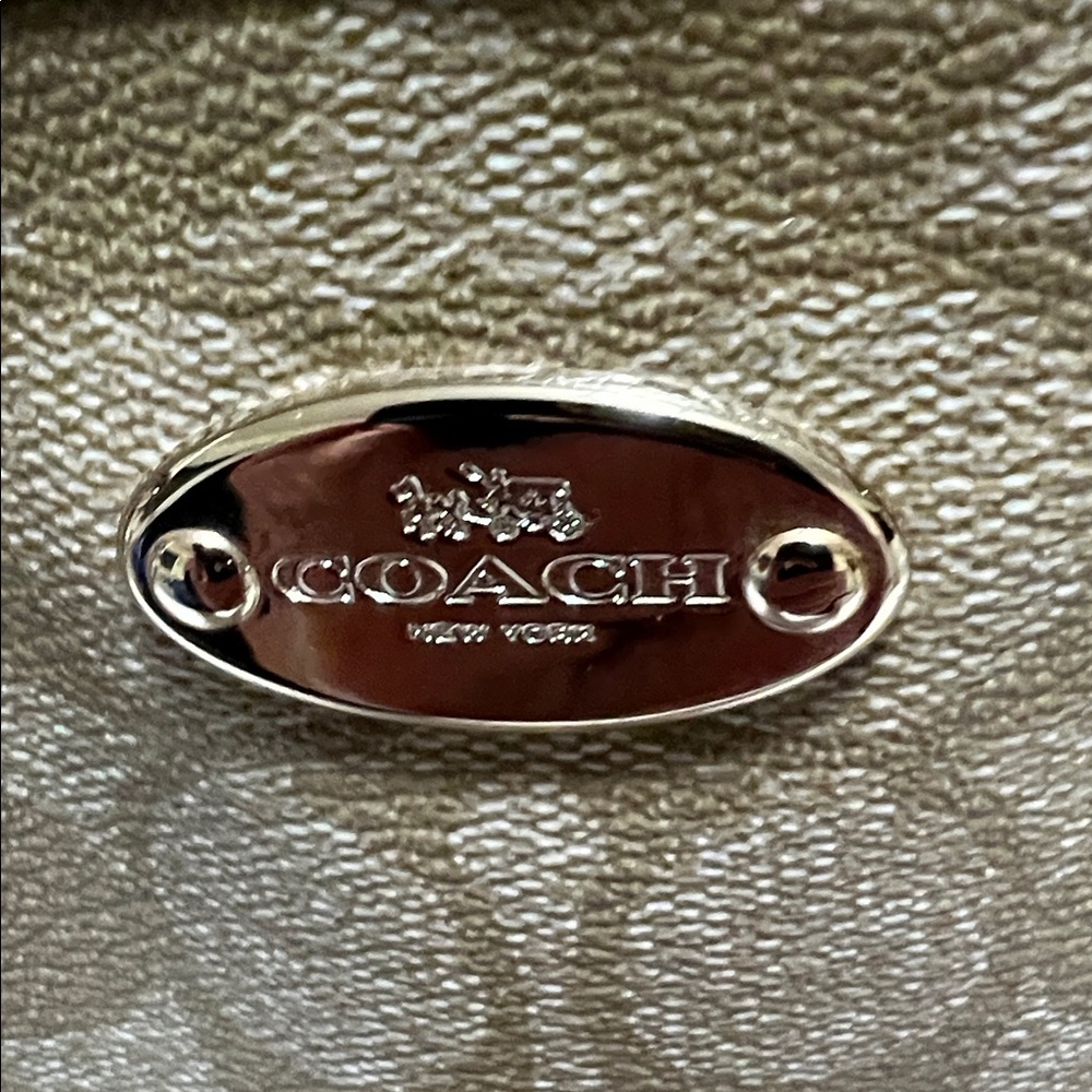 Coach Gold Signature Satchel Like New with Detachable Shoulder Strap - Picture 2 of 11